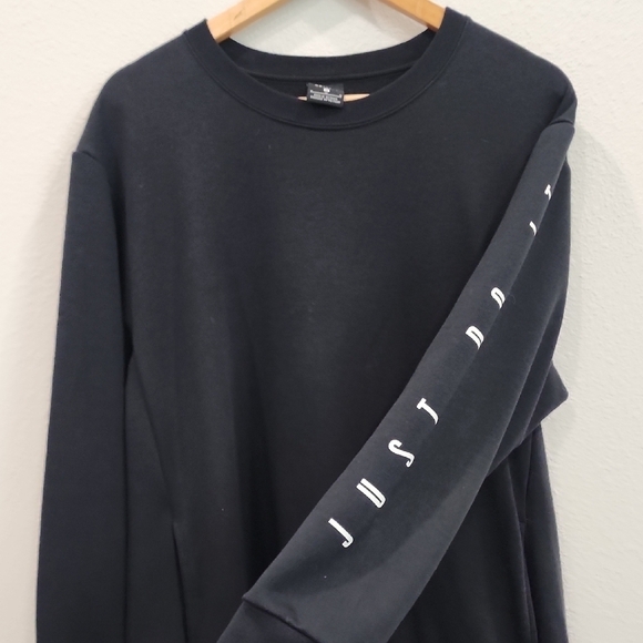Nike Black Crew Neck Sweatshirt with Sleeve Text - Picture 1 of 7